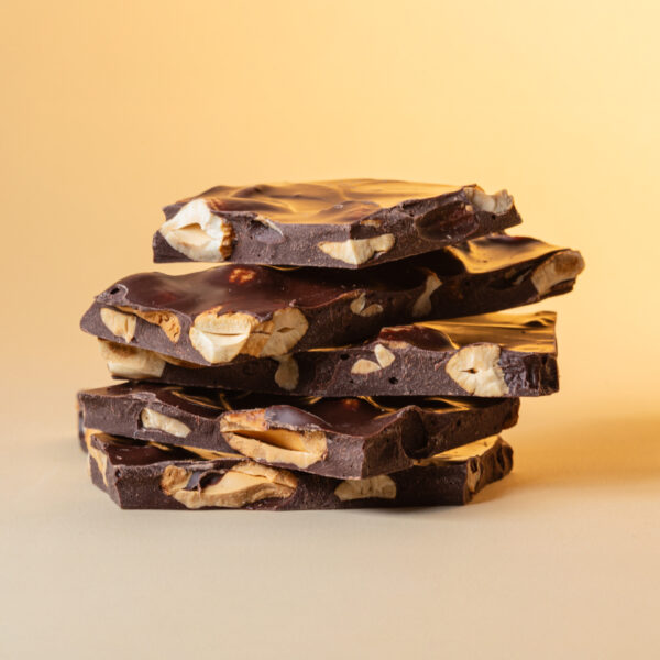 Lasca de Chocolate 70% com Castanha de Caju - 150g - Imagem 2